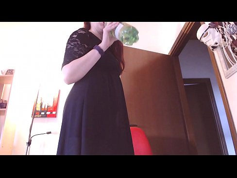 ❤️ En undergiven slav som älskar smutsiga och saftiga trosor tvingas onanera efter att ha sett den här videon! ☑ Anal video at us ❌️