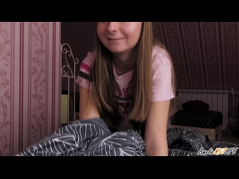 ❤️ Blondin suger sin BFF djupt och får sperma i munnen ☑ Anal video at us ❌️